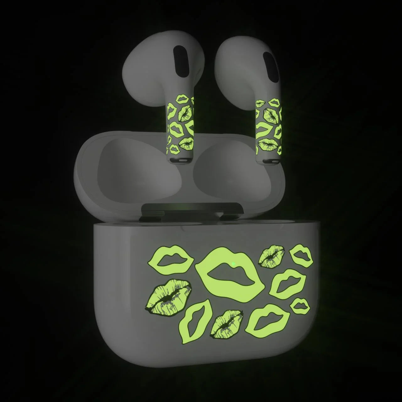 Next One Art Skin za AirPods (3rd Gen) - Glowing Lips - iSTYLE RS