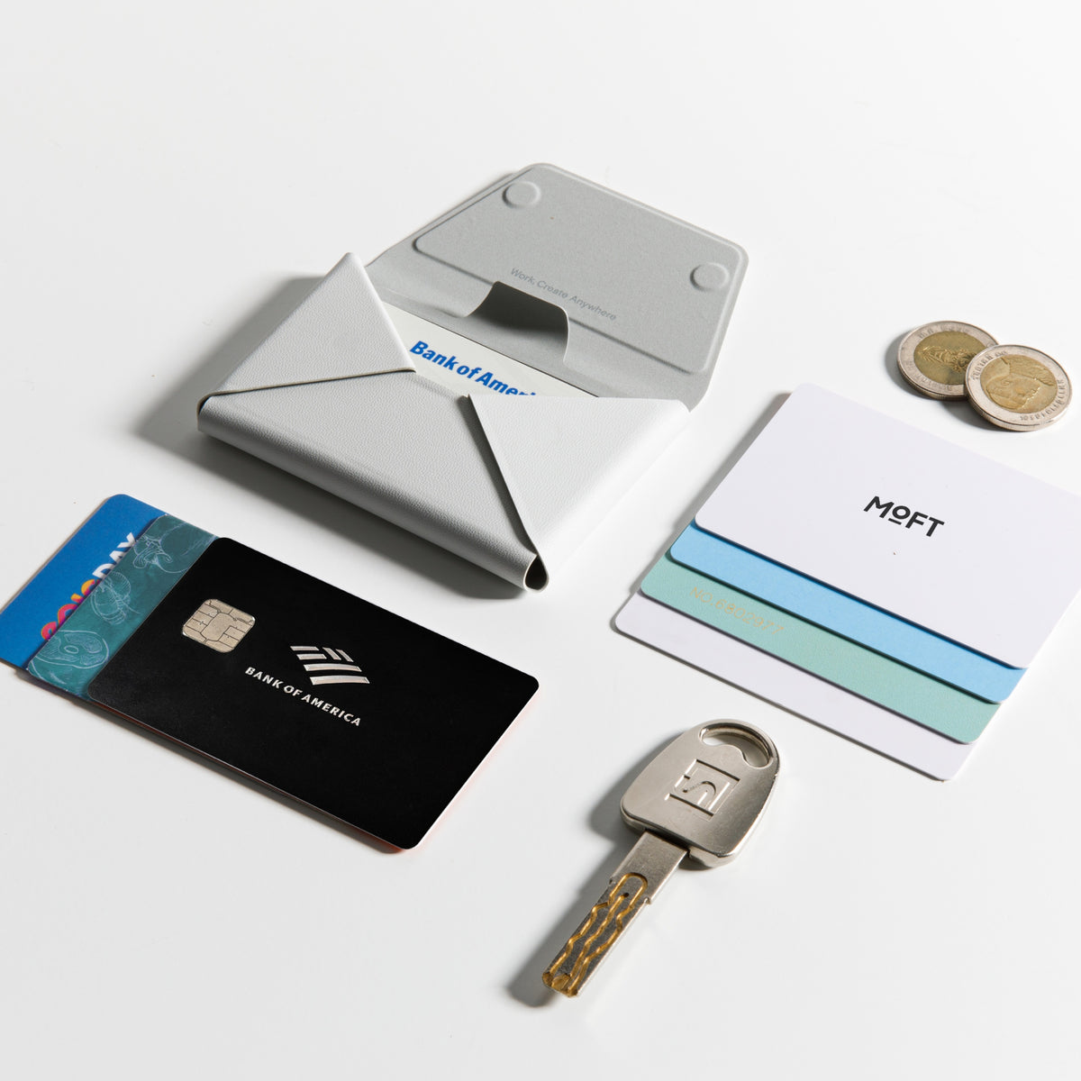 MOFT Trackable Field Wallet (8 cards) & Stand - Misty Cove