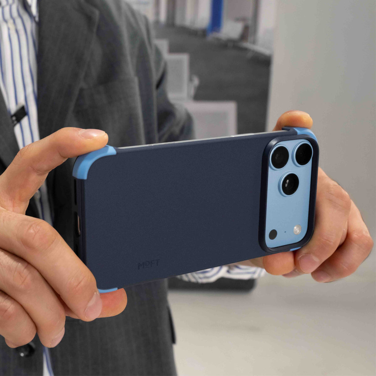 MOFT Color-blocking Snap Phone Case for iPhone 18 Pro Max - Navy Blue + Faded Jeans
