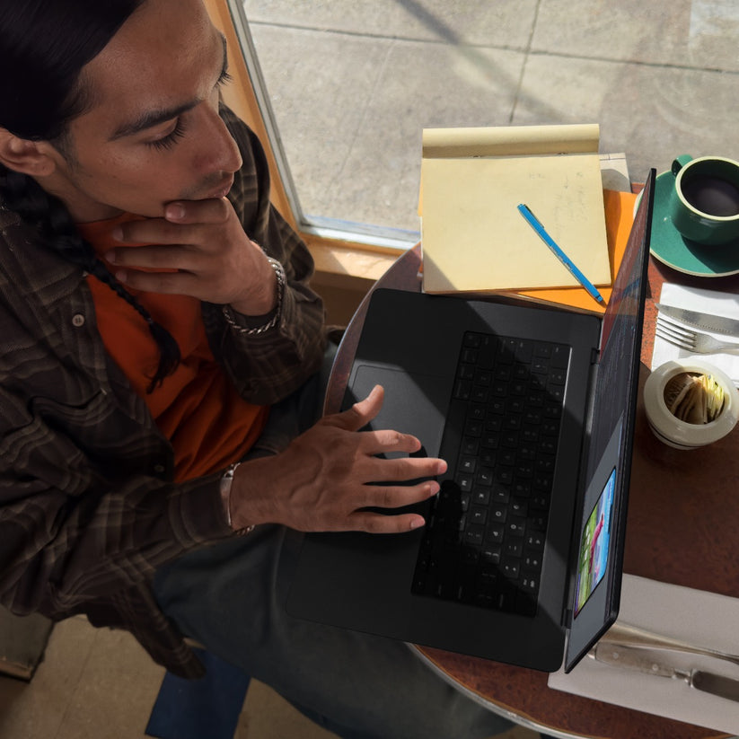 14-inčni MacBook Pro M3 Pro sa 12-jezgarnim CPU-om, 18-jezgarnim GPU-om, 18GB objedinjene memorije i 1TB SSD-om - Space Black - iSTYLE RS