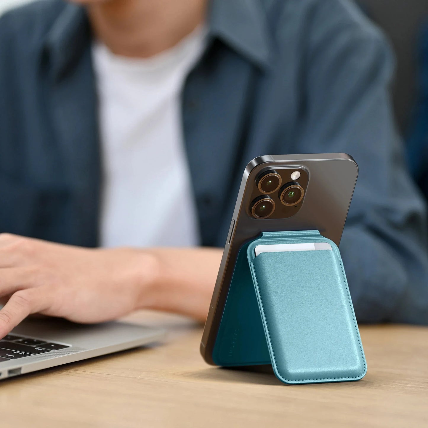 Satechi Vegan-Leather Magnetic Wallet Stand - Light Blue