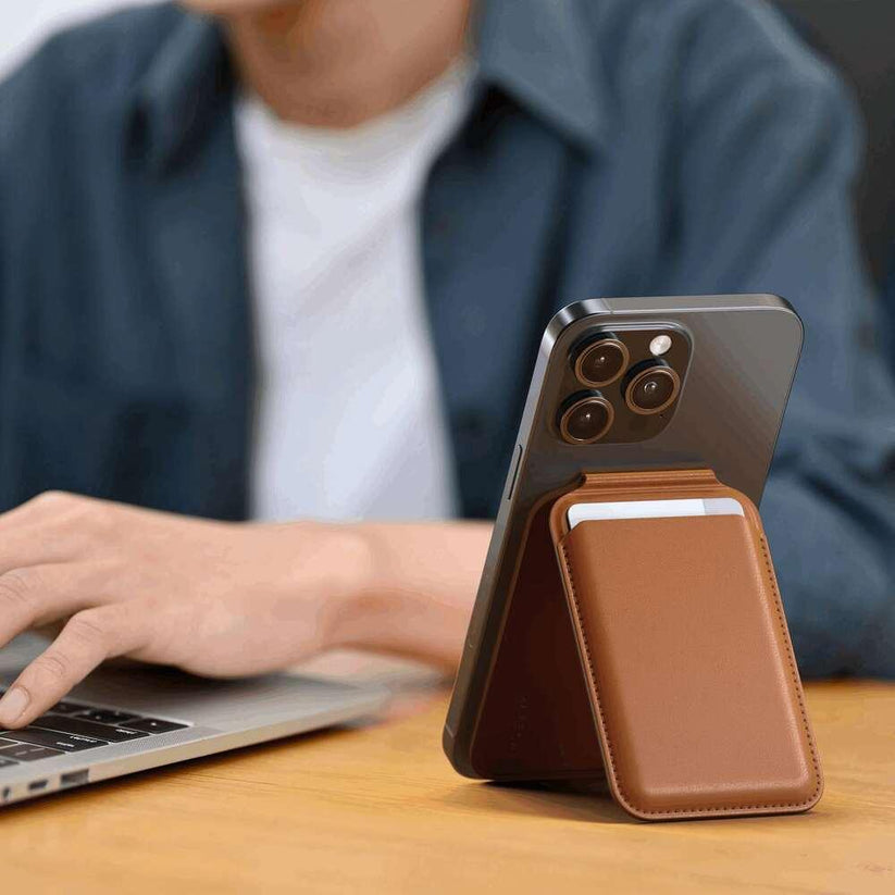 Satechi Vegan-Leather Magnetic Wallet Stand - Brown - iSTYLE RS