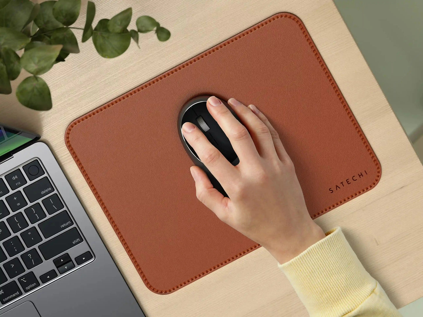 Satechi Vegan-Leather Premium Mouse Pad - Brown 