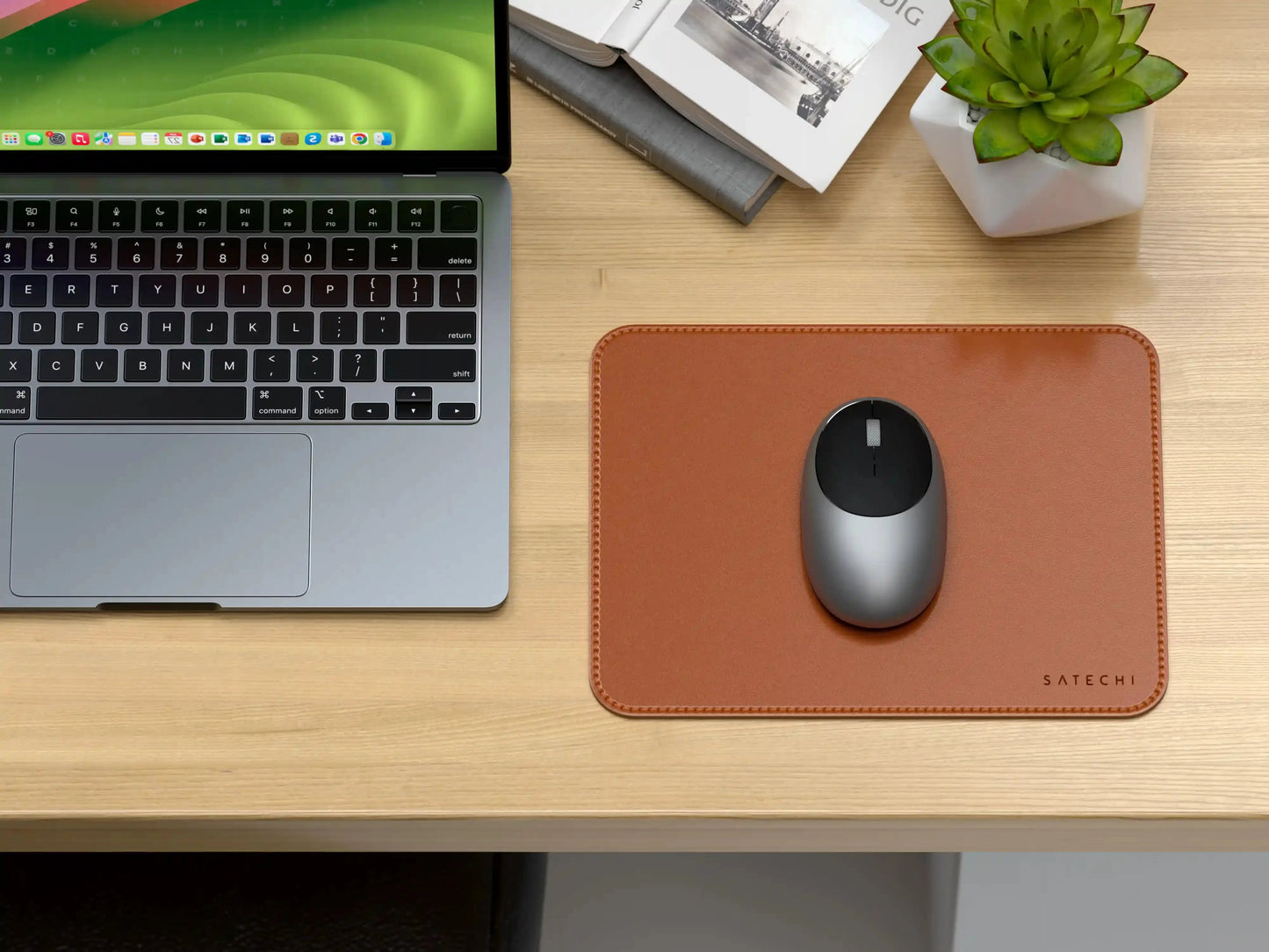 Satechi Vegan-Leather Premium Mouse Pad - Brown 