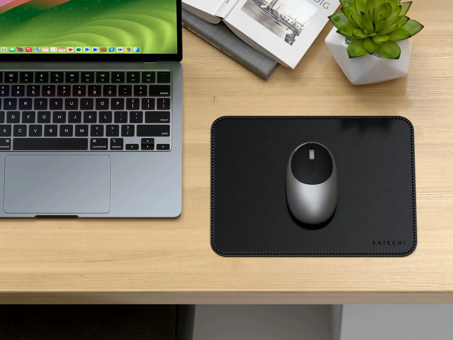 Satechi Vegan-Leather Premium Mouse Pad - Black 