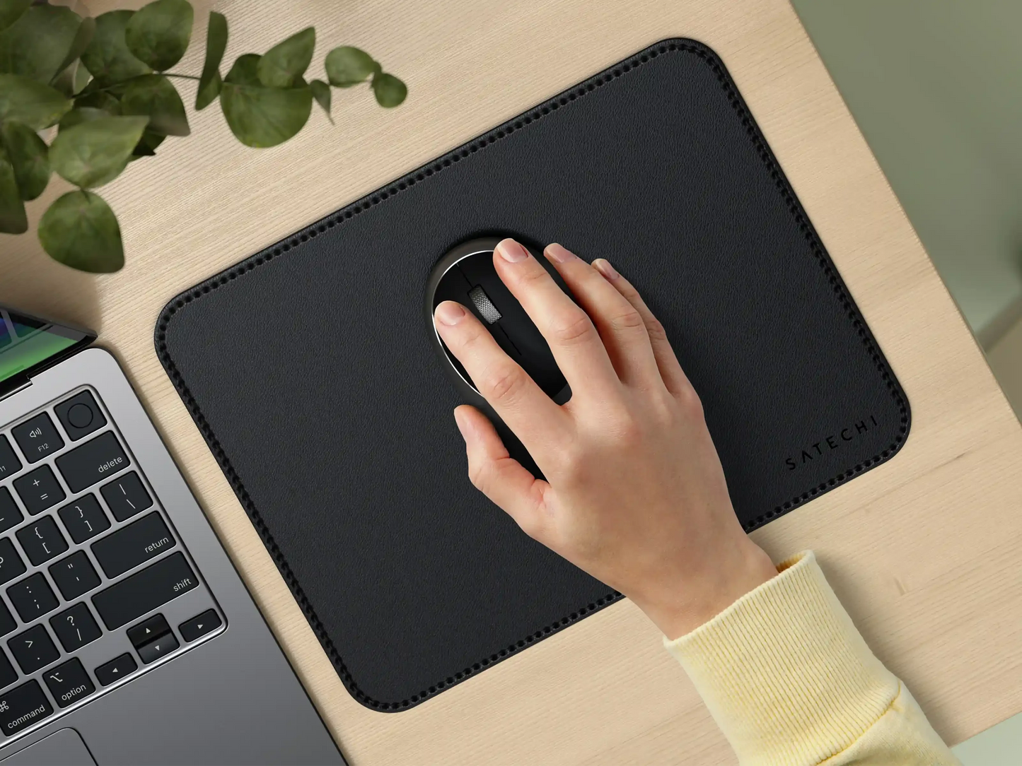 Satechi Vegan-Leather Premium Mouse Pad - Black 